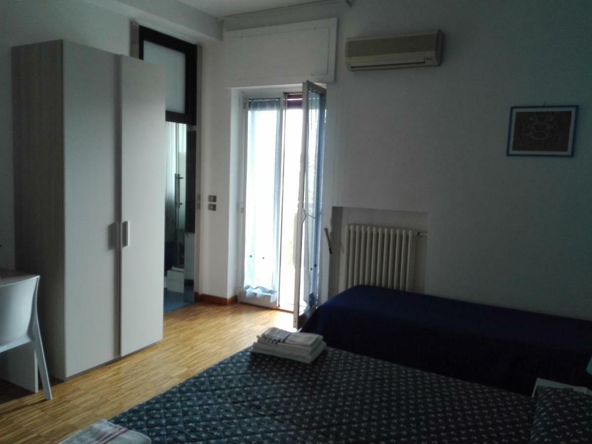 B&B Dos Almas Bari Bagian luar foto